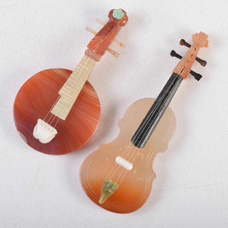 中国　赤瑪瑙彫刻　小さな楽器　弦楽器など　4点　箱付　V　9210