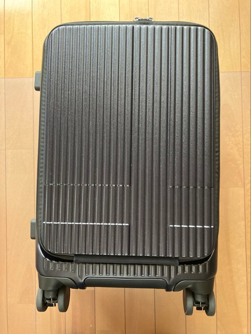 イノベーター　スーツケース　ダークネイビー　38L 機内持ち込み可