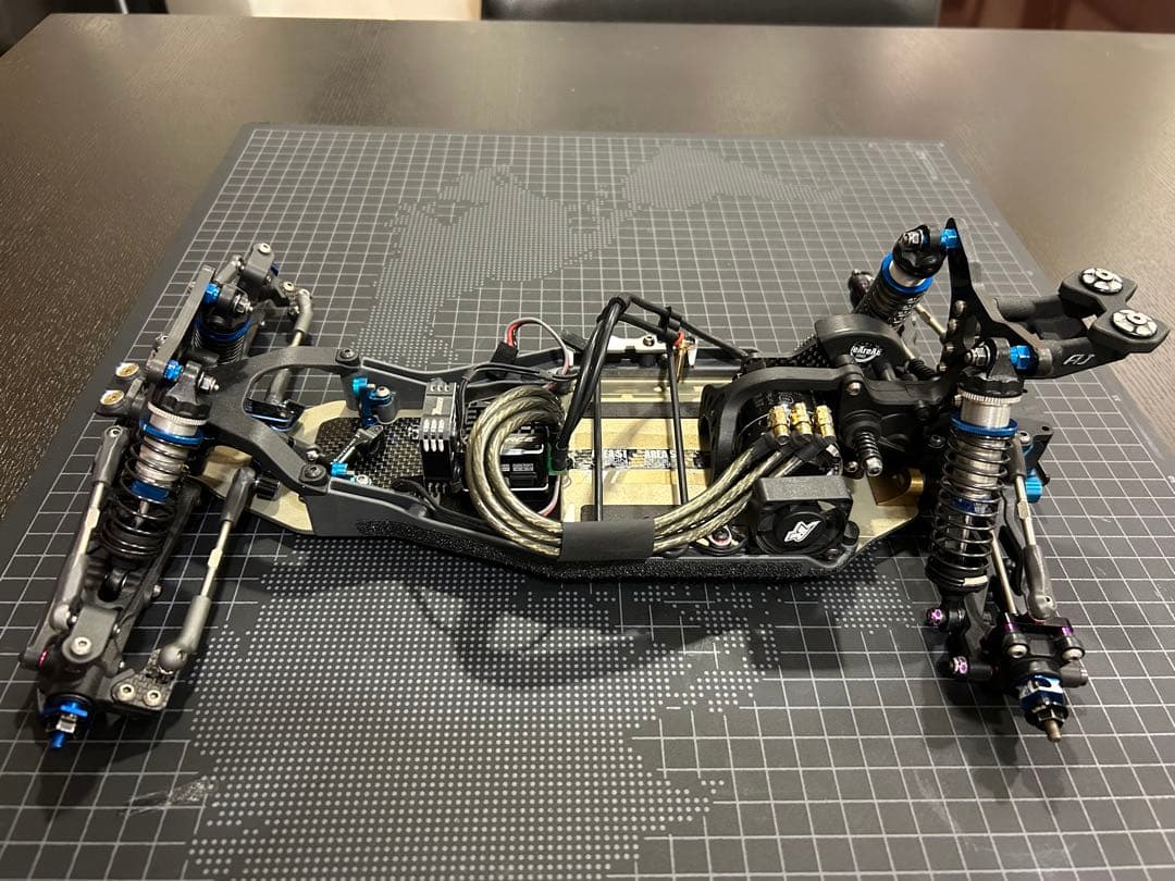 アソシエイテッドB6.2シャーシ&ESC(ダート仕様)