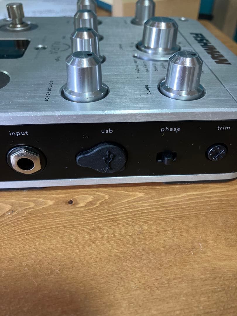 Fishman Aura Spectrum di ギター　エフェクター