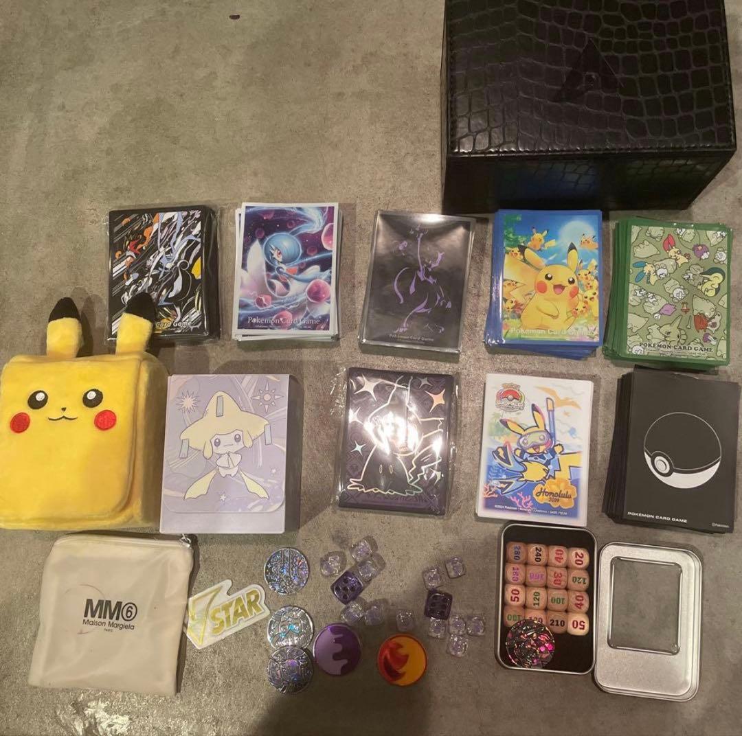 多様なポケモンカードデッキシールド、デッキケース、ダメカンとアクセサリーのセット