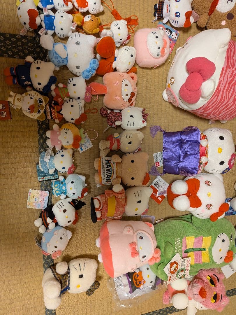 約83個　ハローキティ サンリオ ぬいぐるみ　マスコットご当地プライズアベイル