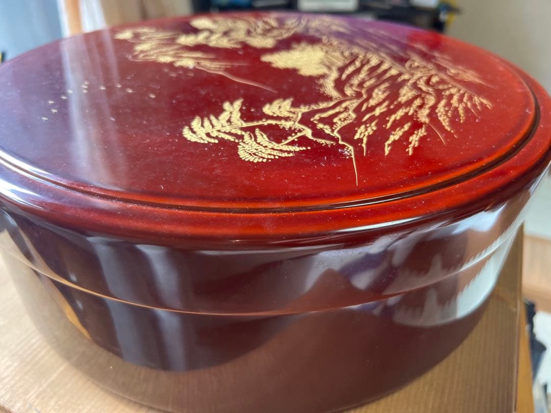 木製茶箱と赤色茶器、黒皿セット