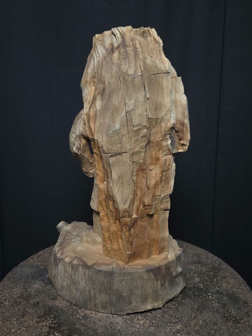 荒々しい木彫りの不動明王に鉄の小物を持たせたアーティストオブジェ骨董