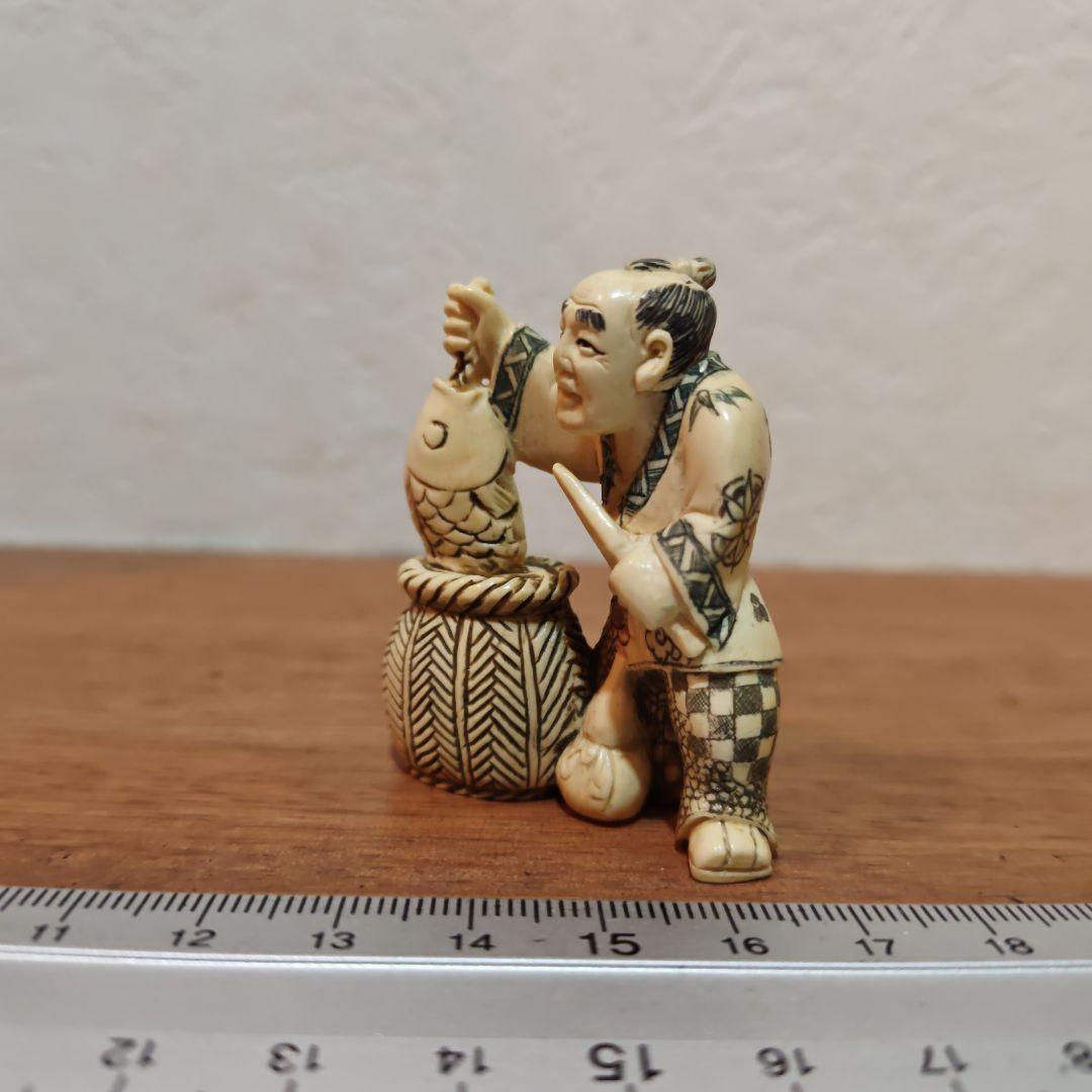 時代提物 人物根付 天然素材【魚売り】高さ約5.2cm 重さ26ｇ 江戸の暮らし