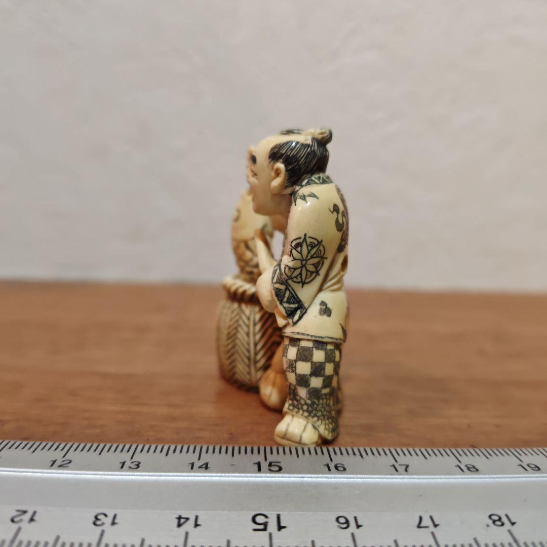 時代提物 人物根付 天然素材【魚売り】高さ約5.2cm 重さ26ｇ 江戸の暮らし