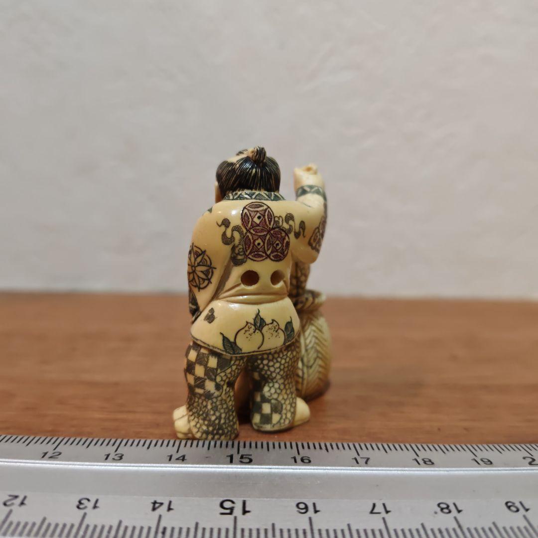 時代提物 人物根付 天然素材【魚売り】高さ約5.2cm 重さ26ｇ 江戸の暮らし