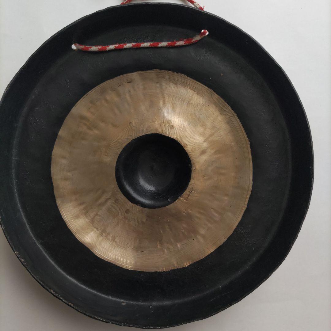 銅鑼 ドラ 直径27.8cm 重さ1070g バチ付き