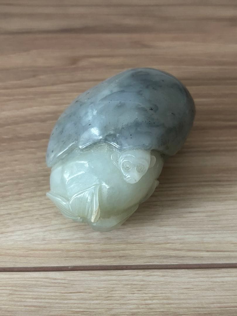玉石翡翠 猿と果物の彫刻