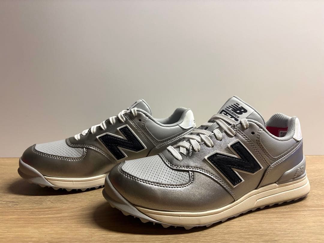 未使用 23.5cm 2E ニューバランスゴルフシューズWGS574R3シルバー