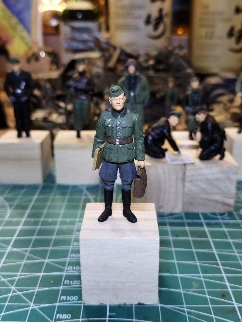 ミリタリー 1/35 ドイツ軍兵９体フィギュアセット&1/35キングタイガー