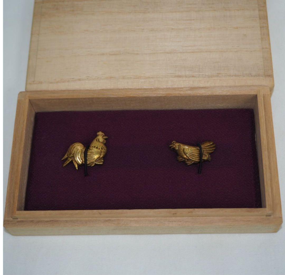 送料無料コレクター放出江戸時代『政義』作　金着せ鶏目貫2点刀装具木箱付大名道具