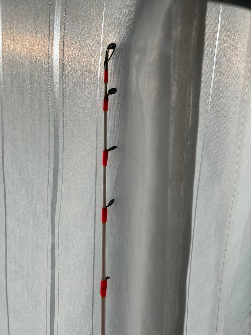 【美品】【ジャンク品】￼釣竿　底もの用￼ 赤いスピニングロッド