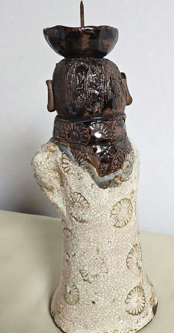 蝋燭立『鳩を抱いた伴天連』