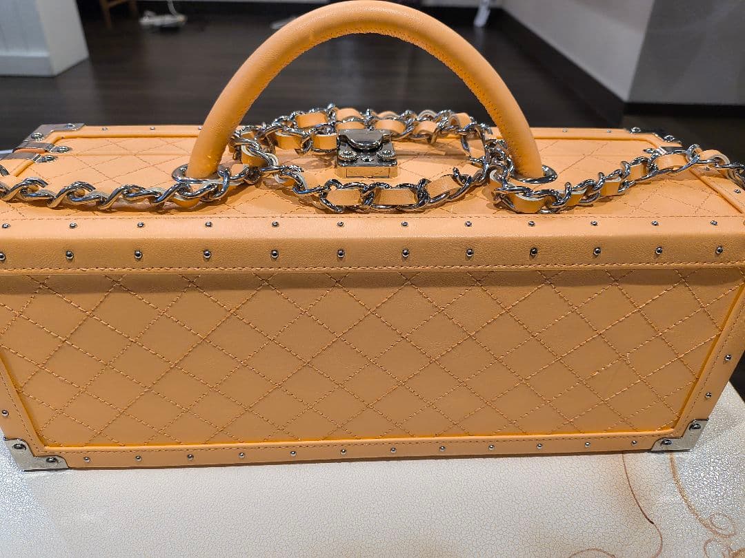 限定エンジェル　シャンパン　ハロウィンロゼ　箱　チェーン　鍵付き