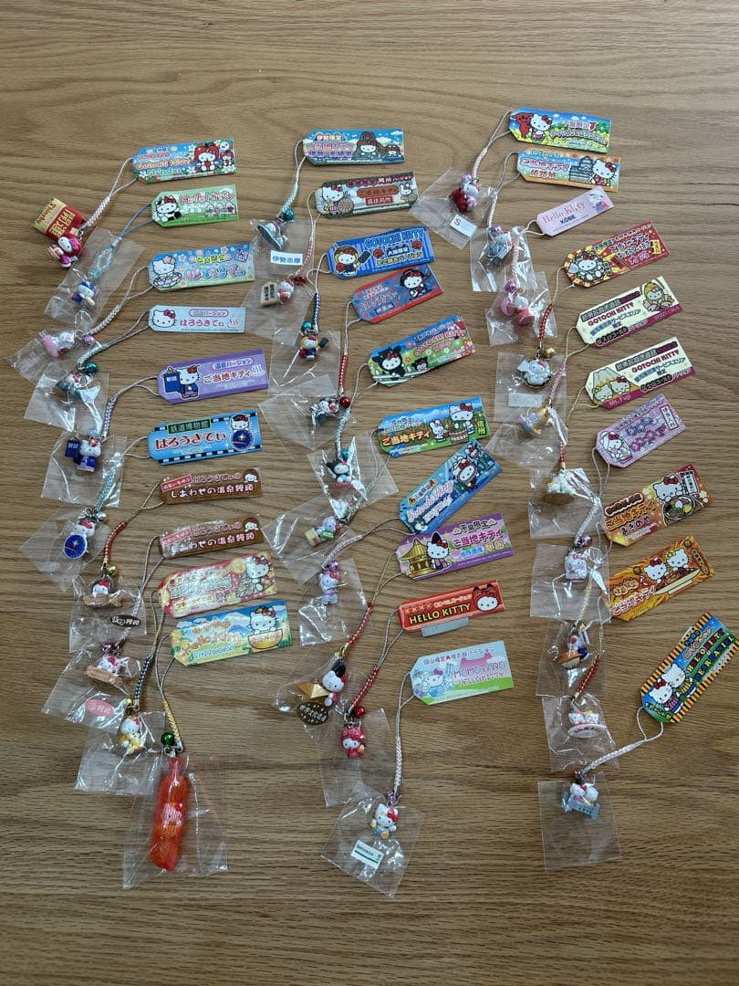 ご当地キティ　根付けストラップ　90個まとめ売り