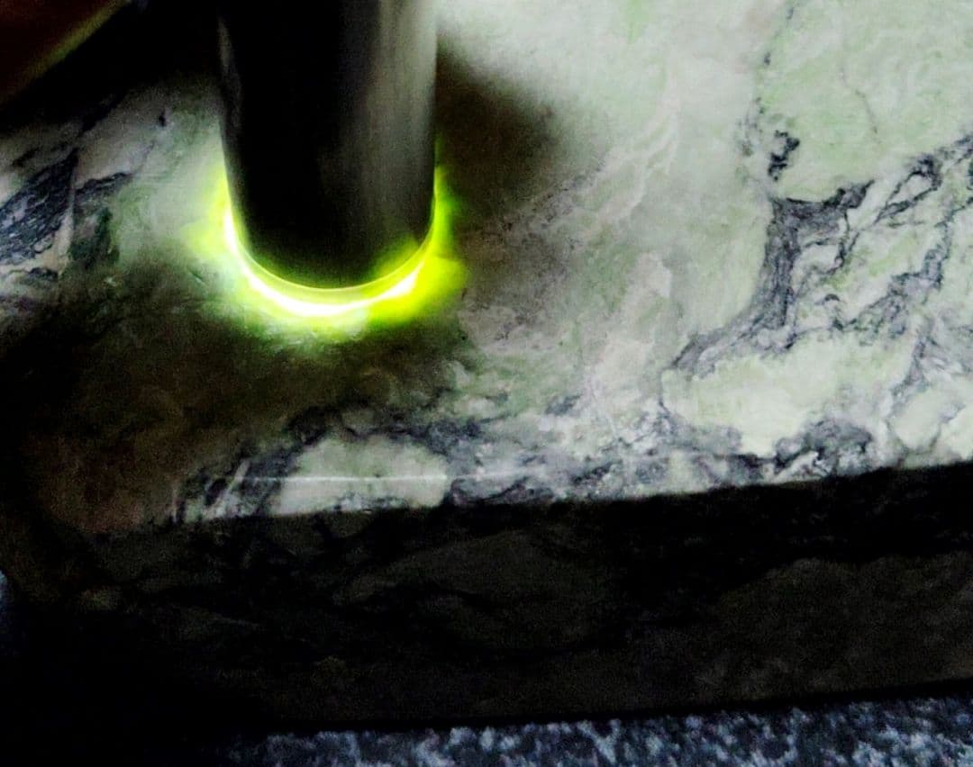 ★翡翠原石★糸魚川硬玉【姫川河口・川ズレ・カット702ｇ】