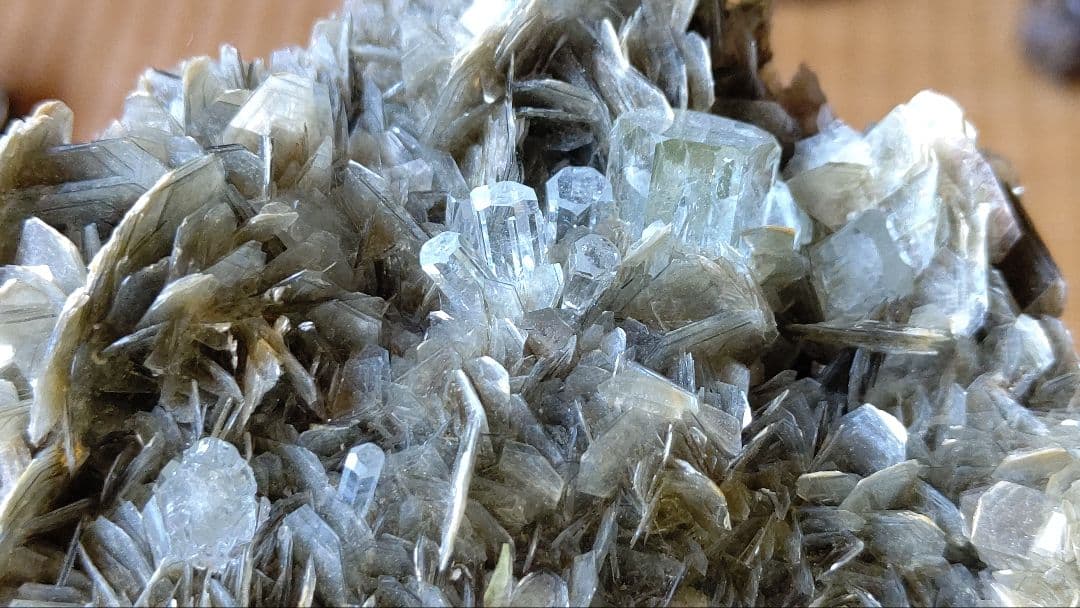 アクアマリン　原石　クラスター　緑柱石　パキスタン産　スカラドゥ　シガー渓谷