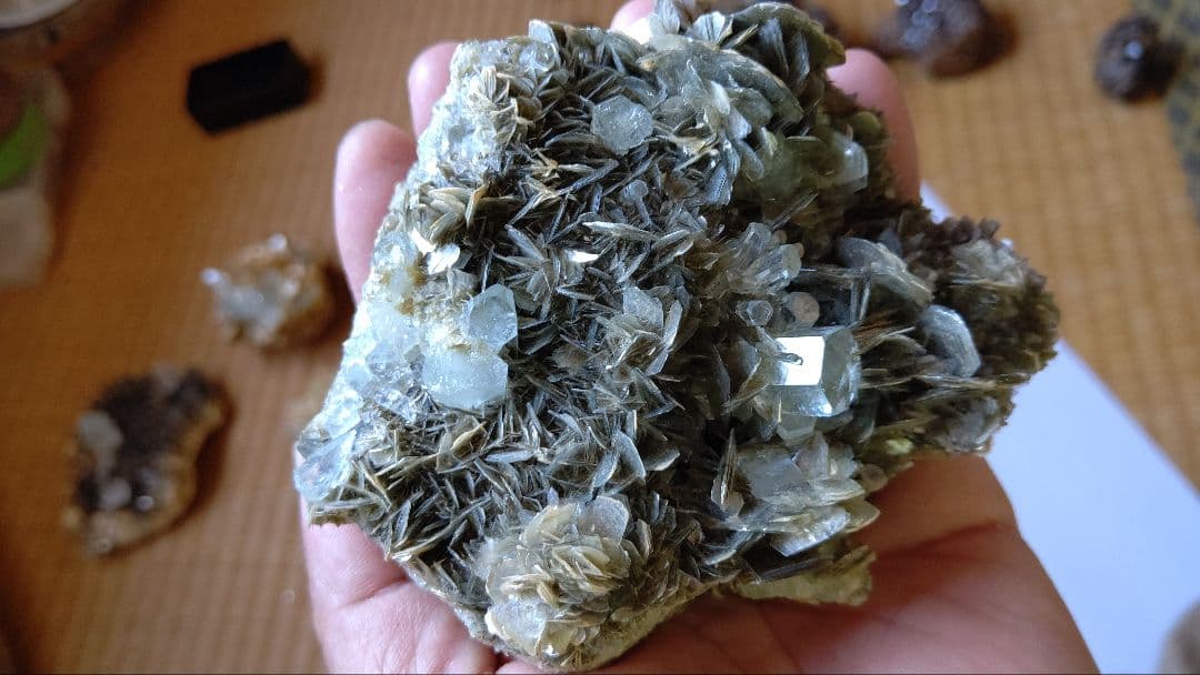 アクアマリン　原石　クラスター　緑柱石　パキスタン産　スカラドゥ　シガー渓谷