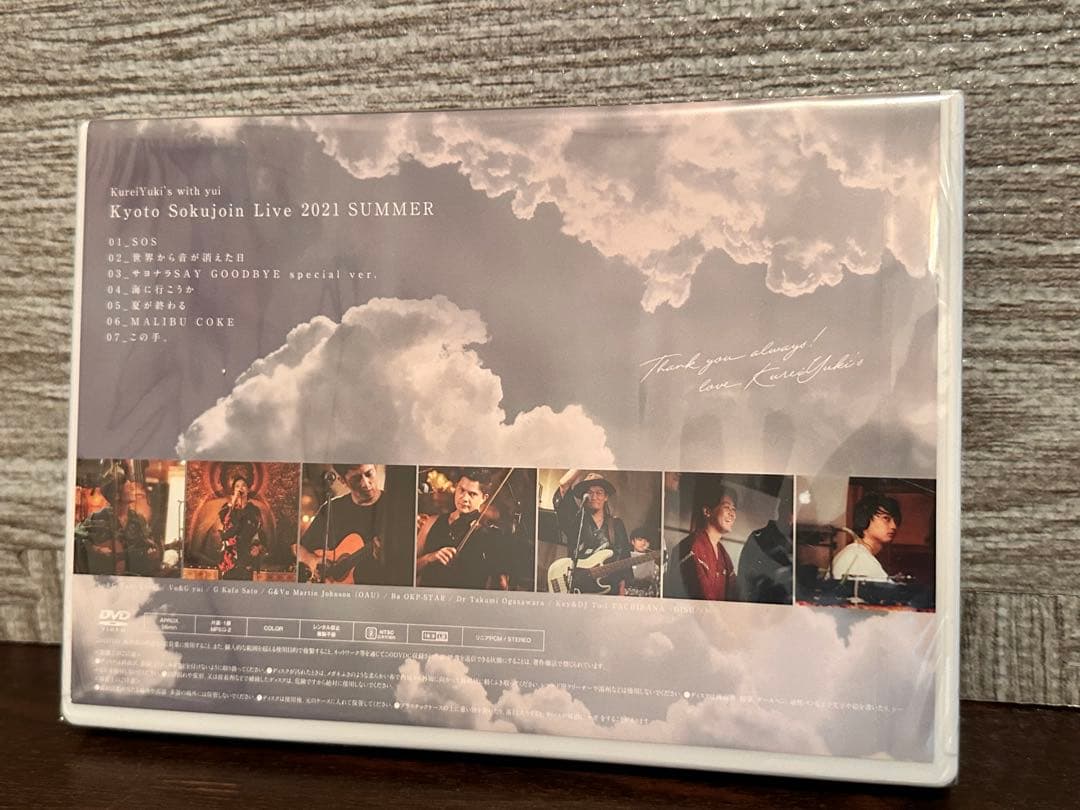 【大幅値下げ】YUI 直筆サイン入り写真集&ライブDVD