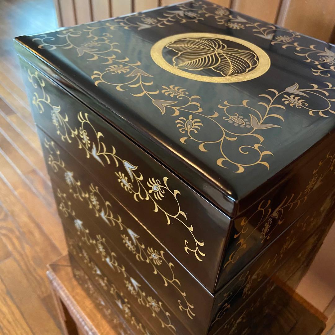 輪島塗　五段重箱　定紋重箱　蒔絵唐草　点彫り沈金　共箱付