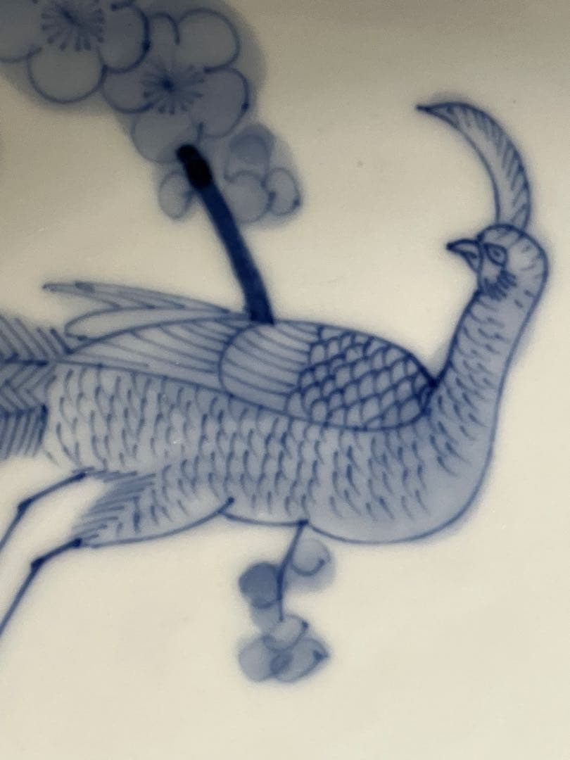 櫛高台の孔雀と花の模様の皿