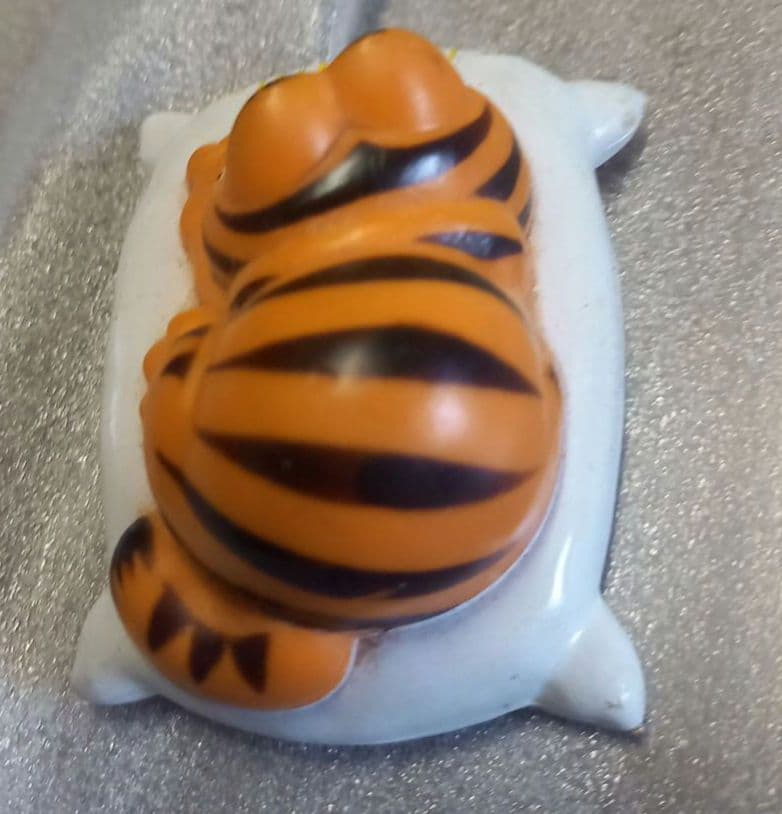 ☆レア☆1981☆ビンテージ☆ガーフィールド☆寝ているミニフィギュア☆