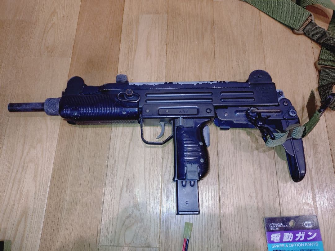 マルイ製　ＵＺＩ 電動ガン！！