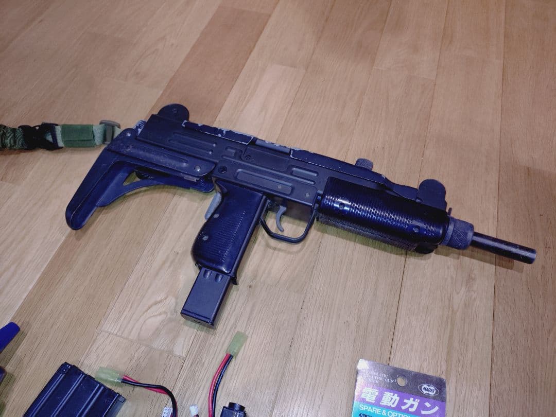 マルイ製　ＵＺＩ 電動ガン！！