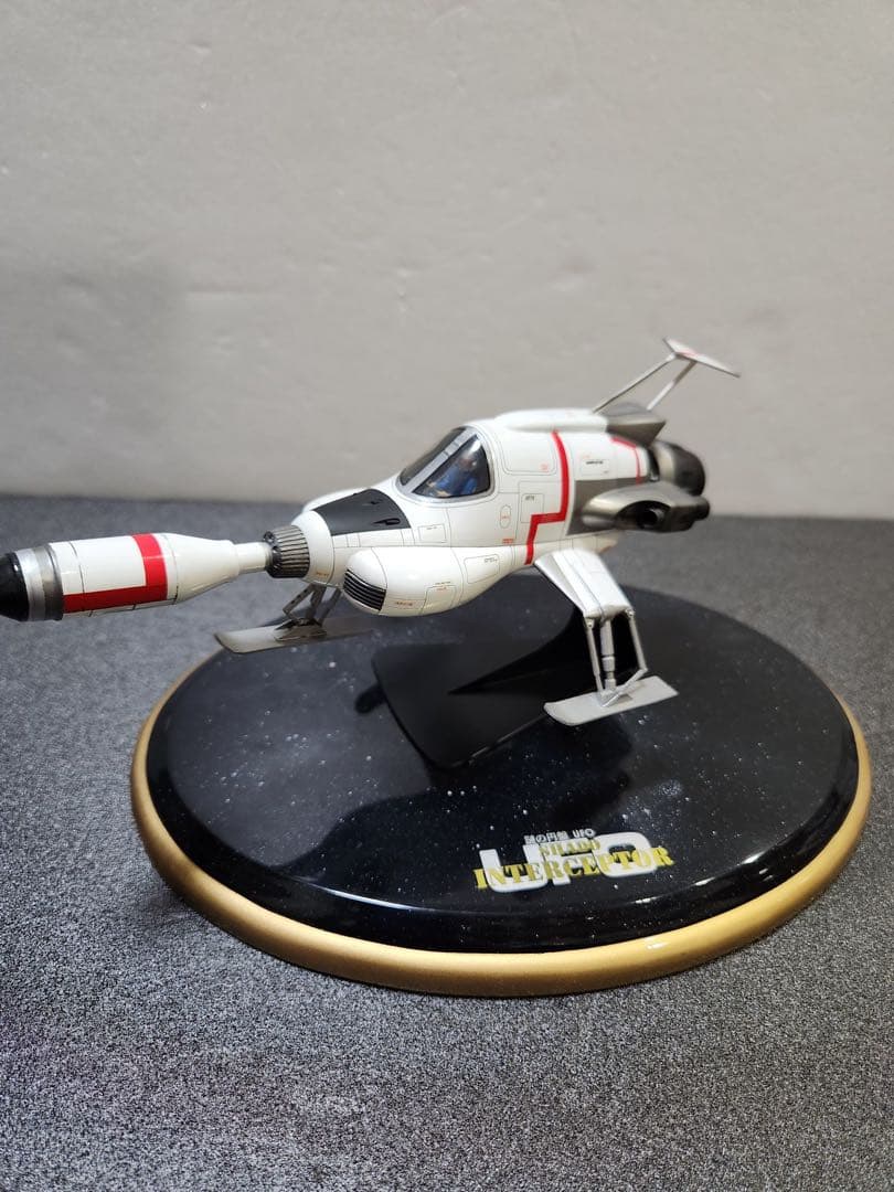 精密再現　謎の円盤UFO 有名モデラー渾身の逸品　インターセプター　べース付属