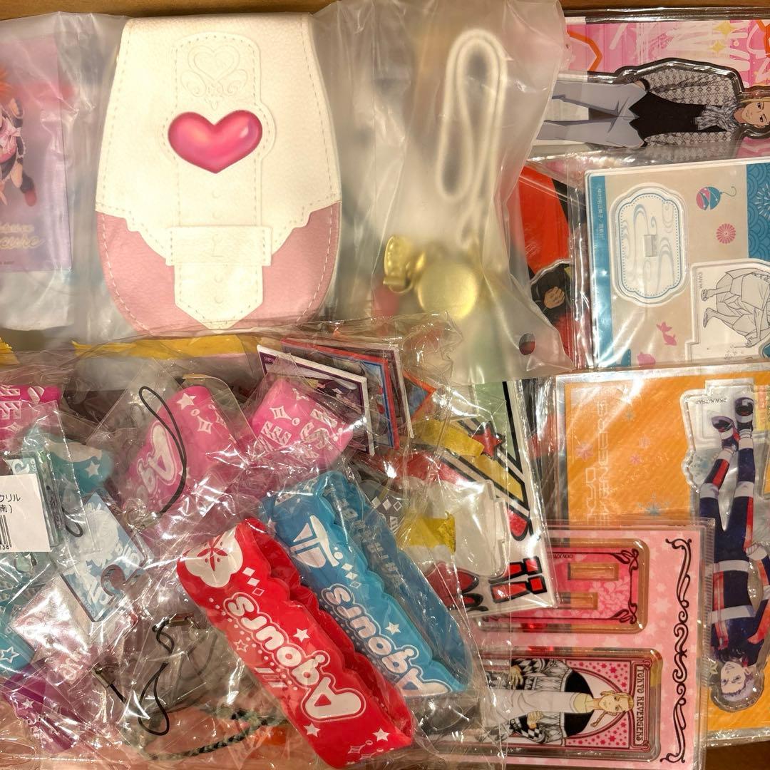 鬼滅の刃 ワンピース　ラブライブ！アニメグッズ　まとめ売り 大量　1500点以上