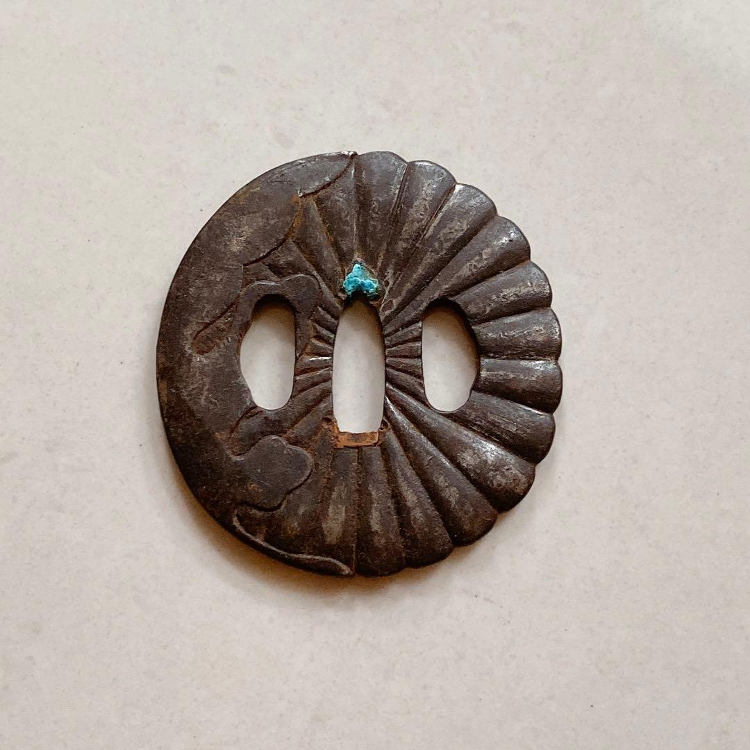 日本刀　鍔　時代物　刀装具　象嵌入り　古美術