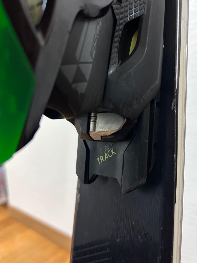 Fischer F19 スキー板 黒/緑 ビンディング付き