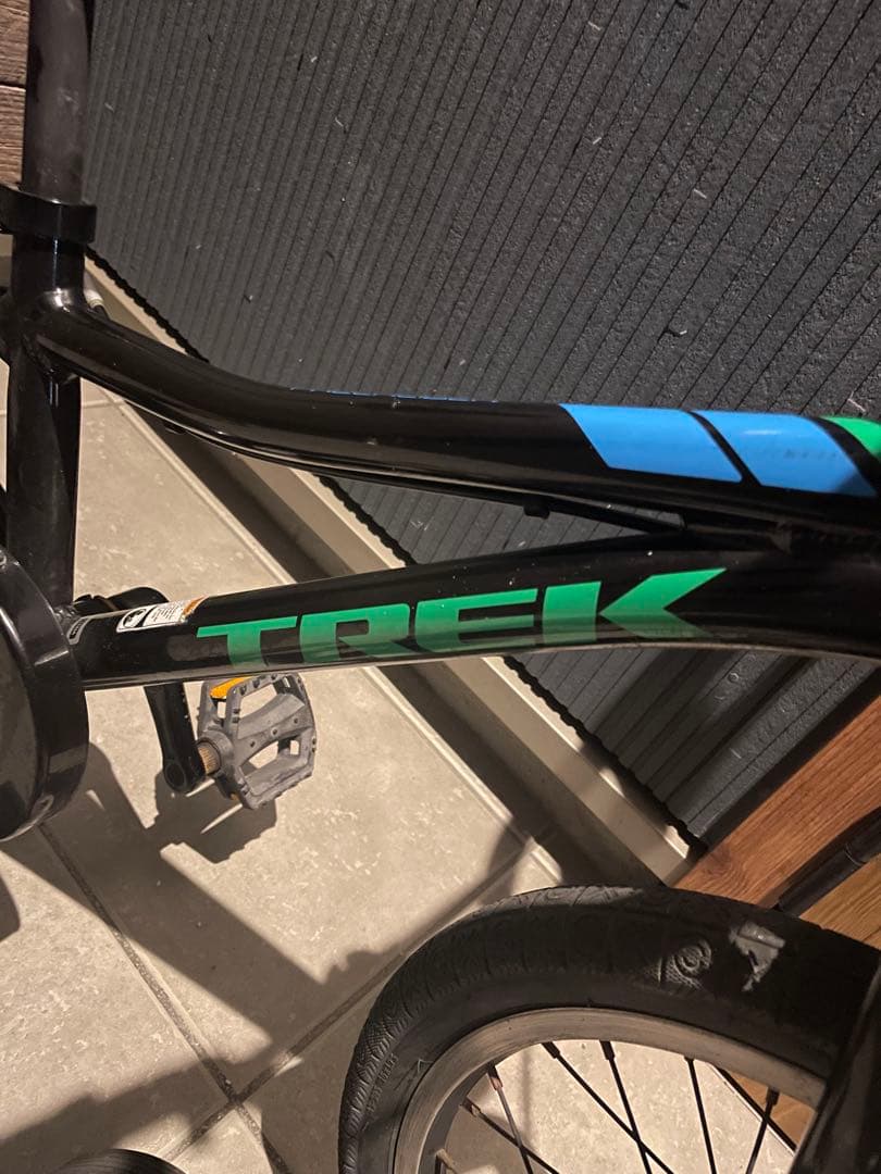 トレックTREK precaliber 16インチ【純正補助輪付】子供　自転車