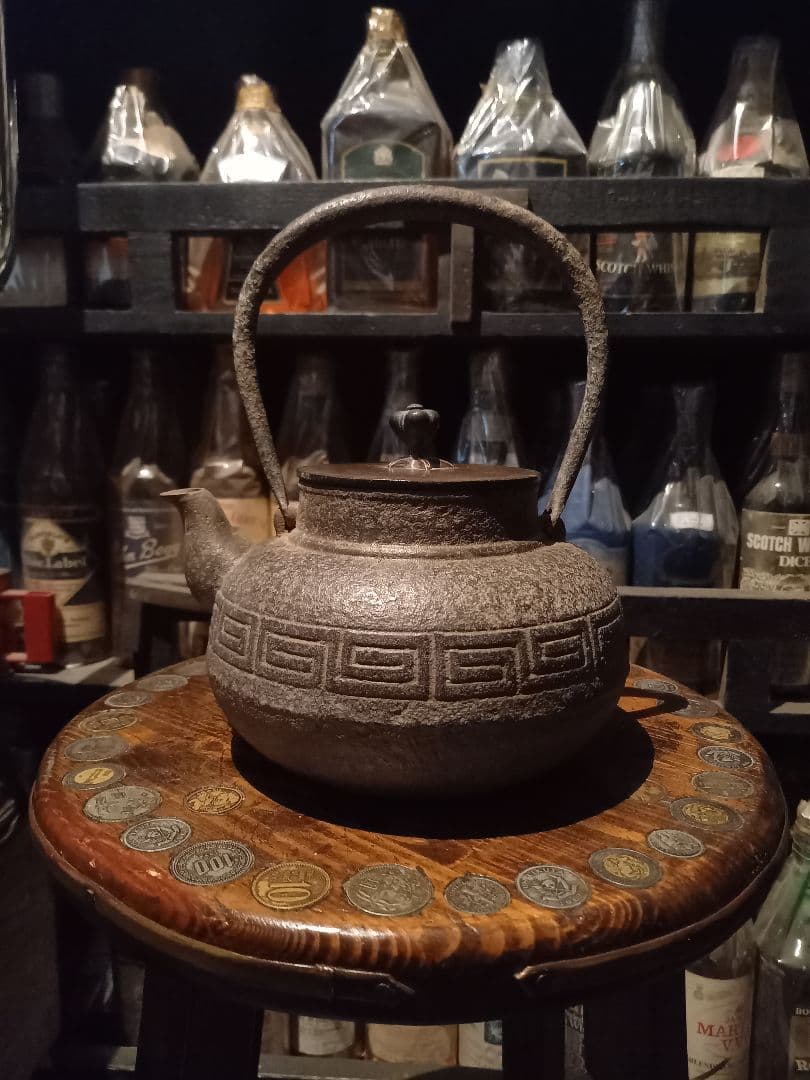 年代物　骨董　鉄瓶　龍文堂造匤　裏蓋刻印　八卦　柄　模様