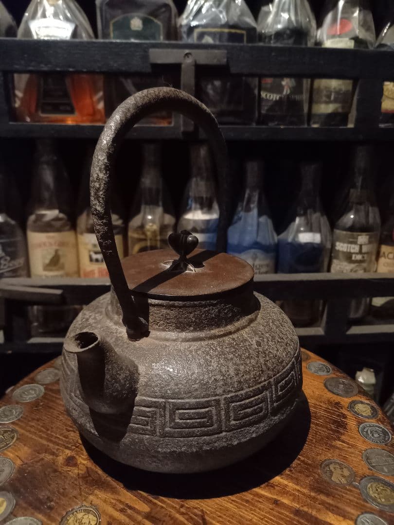 年代物　骨董　鉄瓶　龍文堂造匤　裏蓋刻印　八卦　柄　模様