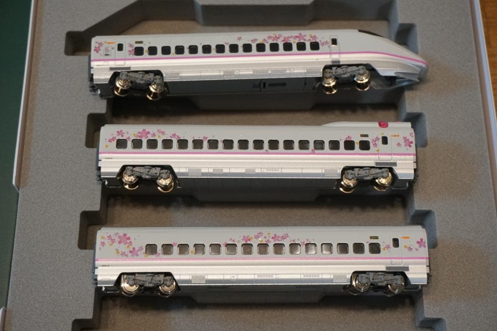 KATO E3系　秋田新幹線　30周年記念　桜ラッピング仕様　6両編成セット