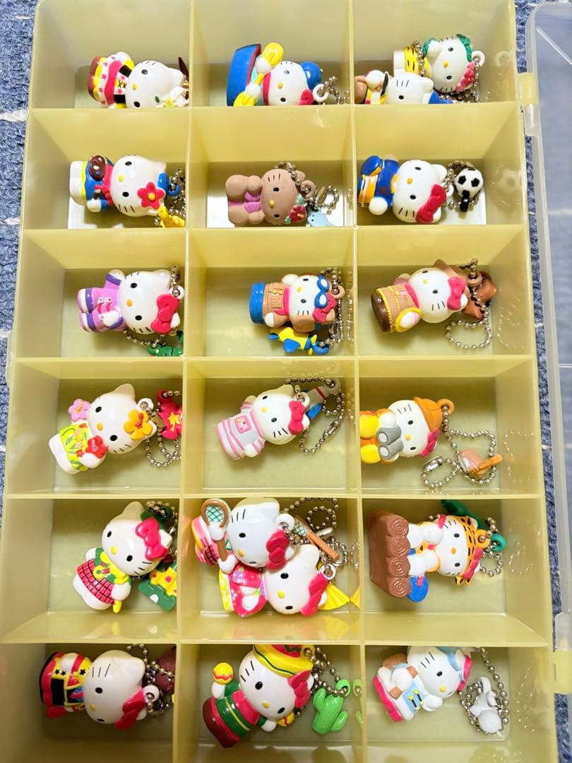 【コスチューム ハローキティ】 52個まとめ売り‼️