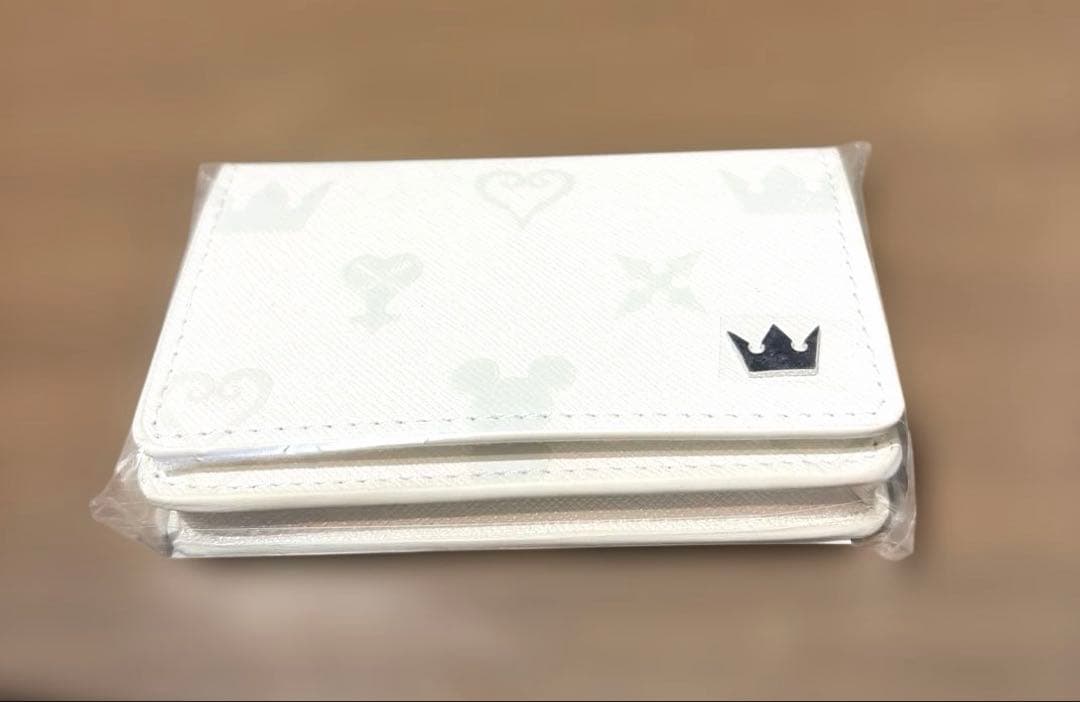 新品未開封　ロフト先行販売　オマケ付　キングダムハーツ　名刺ケース　ホワイト
