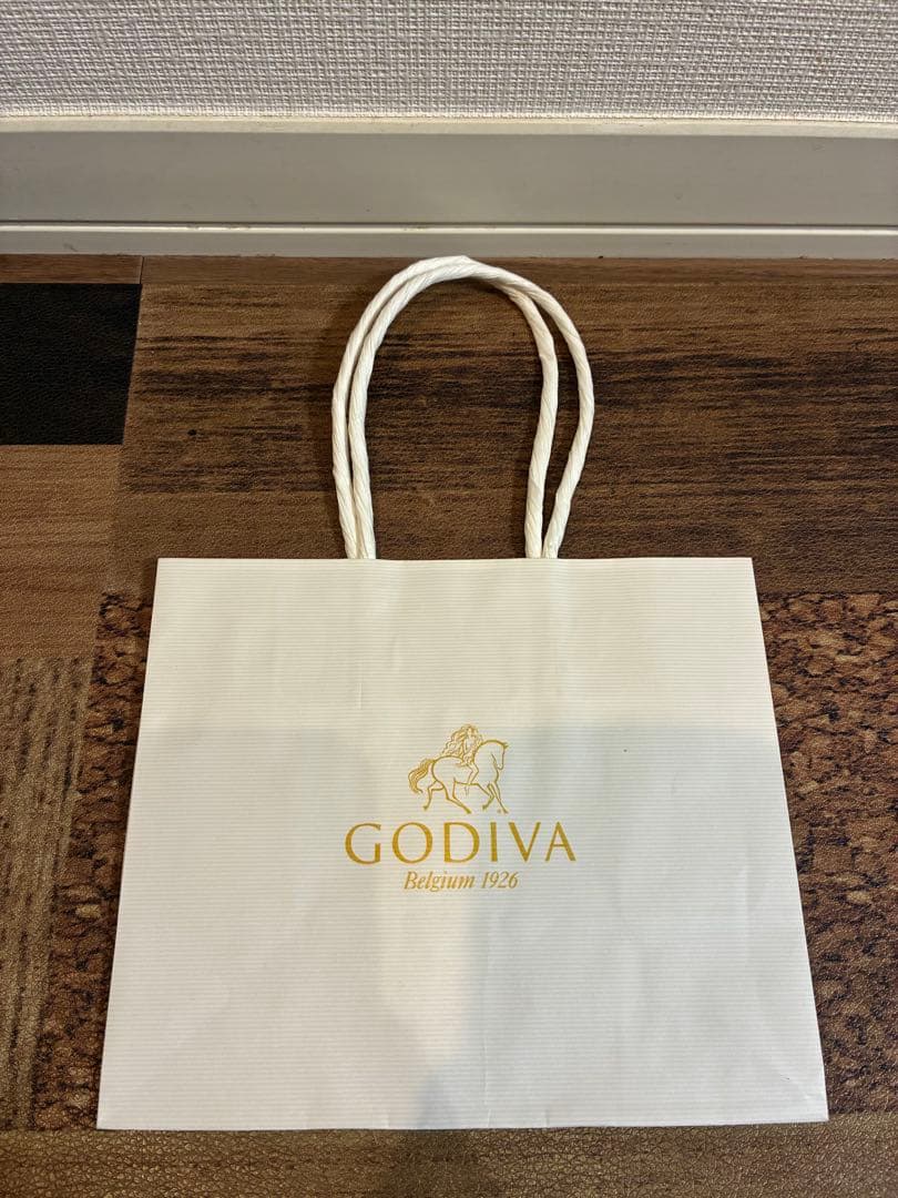 ゴディバ　バレンタイン　チョコレート　Ｇキューブ ハート缶 大サイズ×2