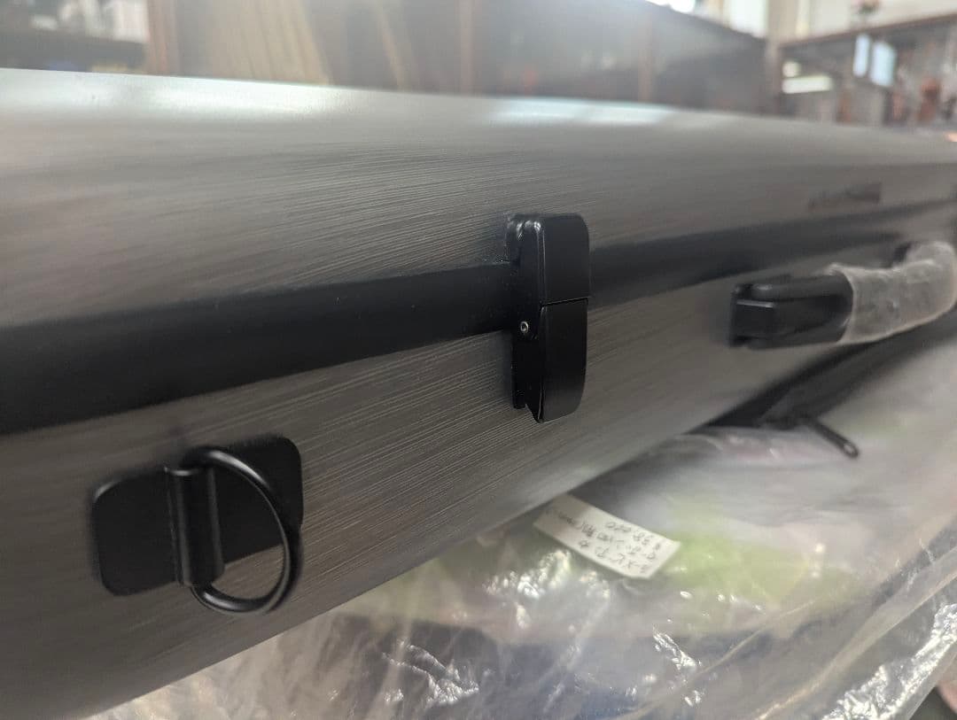 ヒューメビアンカ製 4/4バイオリンケース シルバー カーボン製