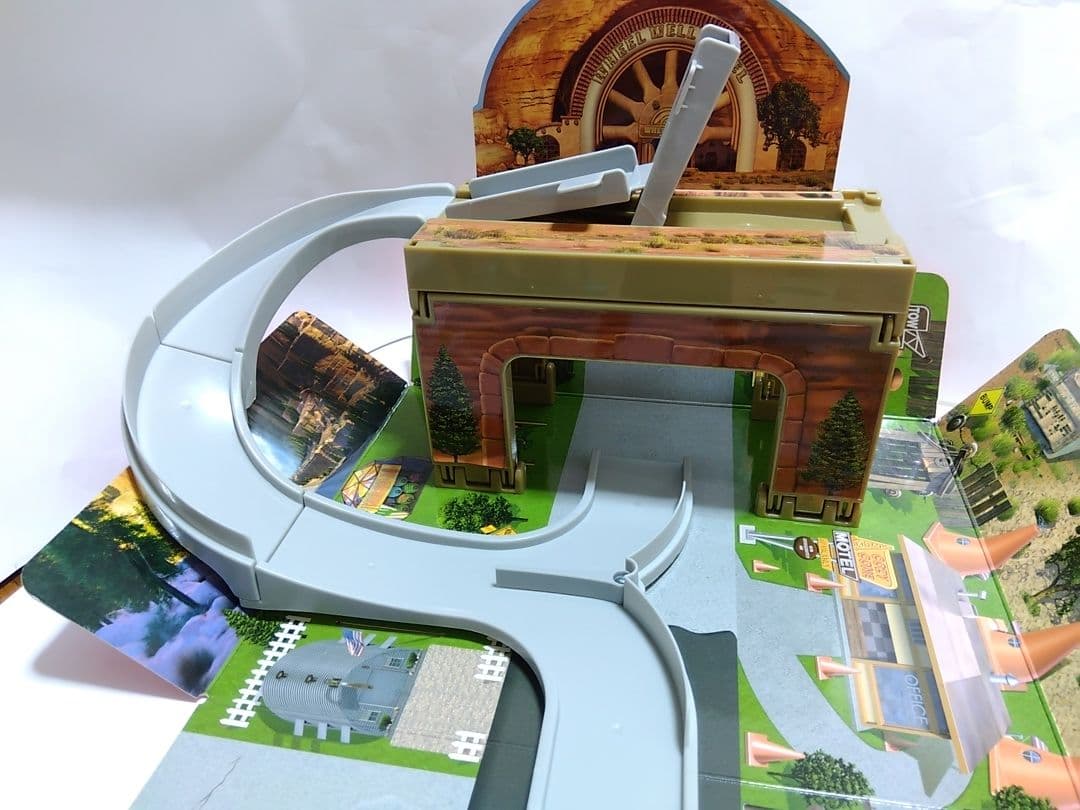 【廃盤レア】トミカ カーズ あそべるマップ ラジエーター・スプリングス