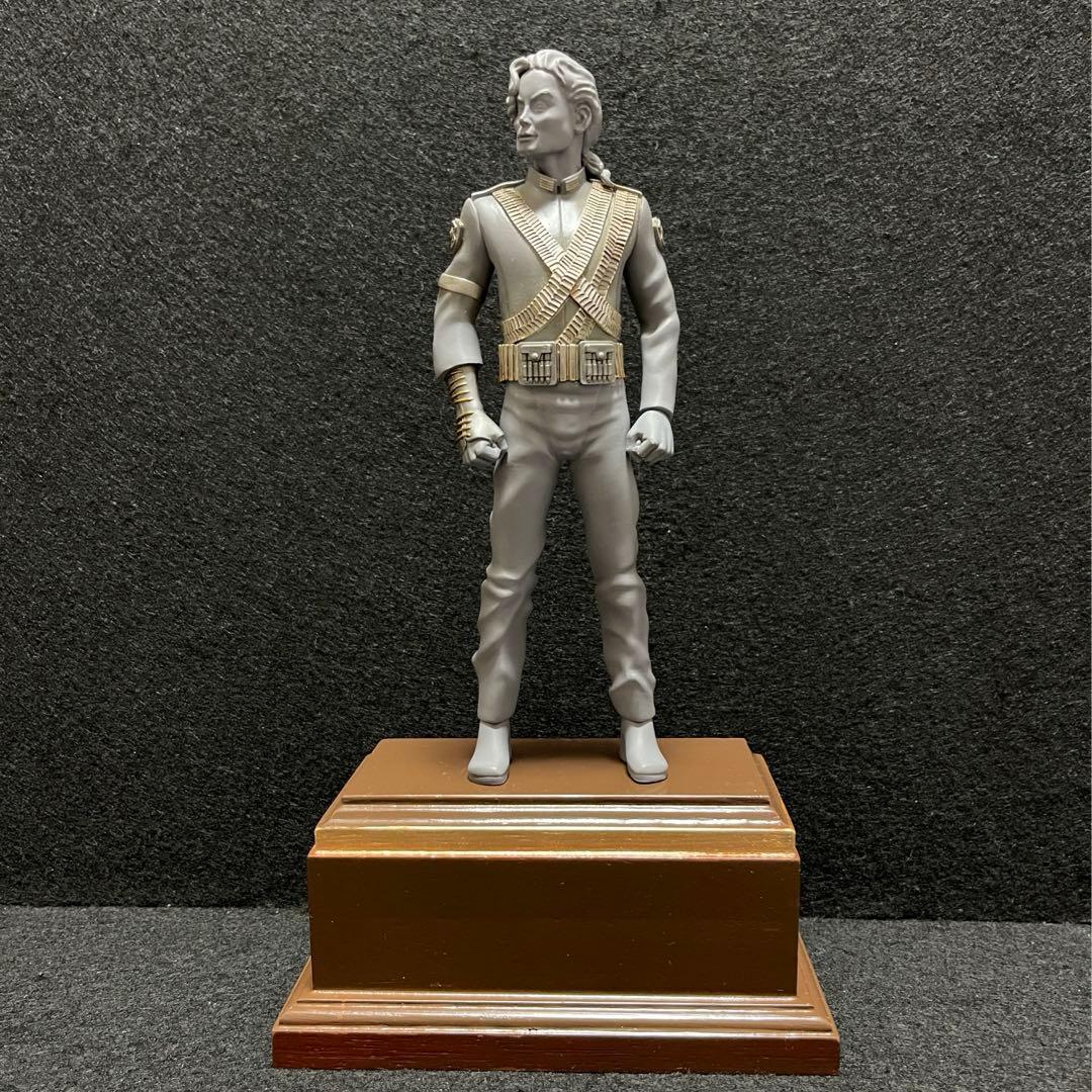 MICHAEL JACKSON マイケル・ジャクソン フィギュア　木製台座付き