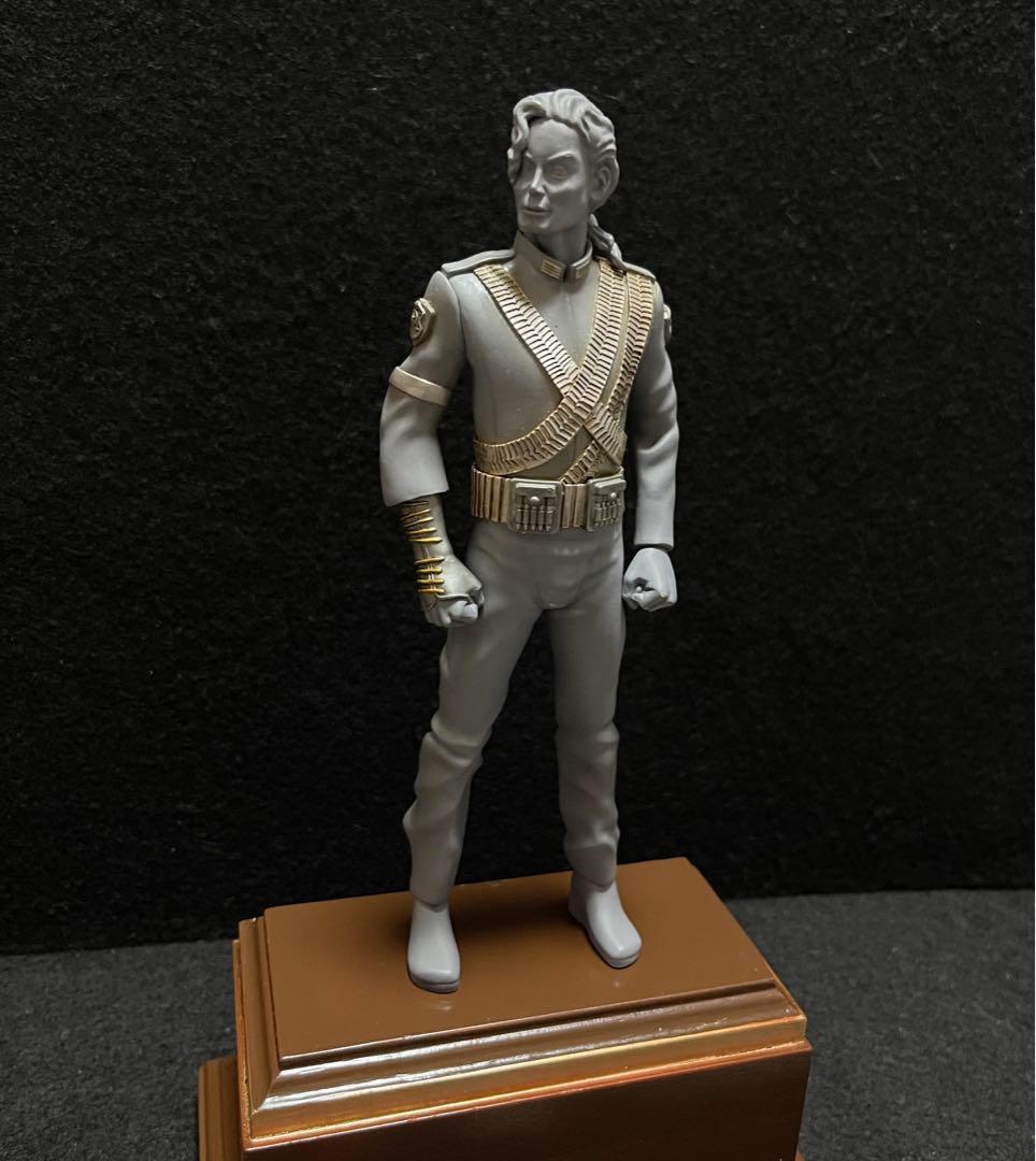 MICHAEL JACKSON マイケル・ジャクソン フィギュア　木製台座付き