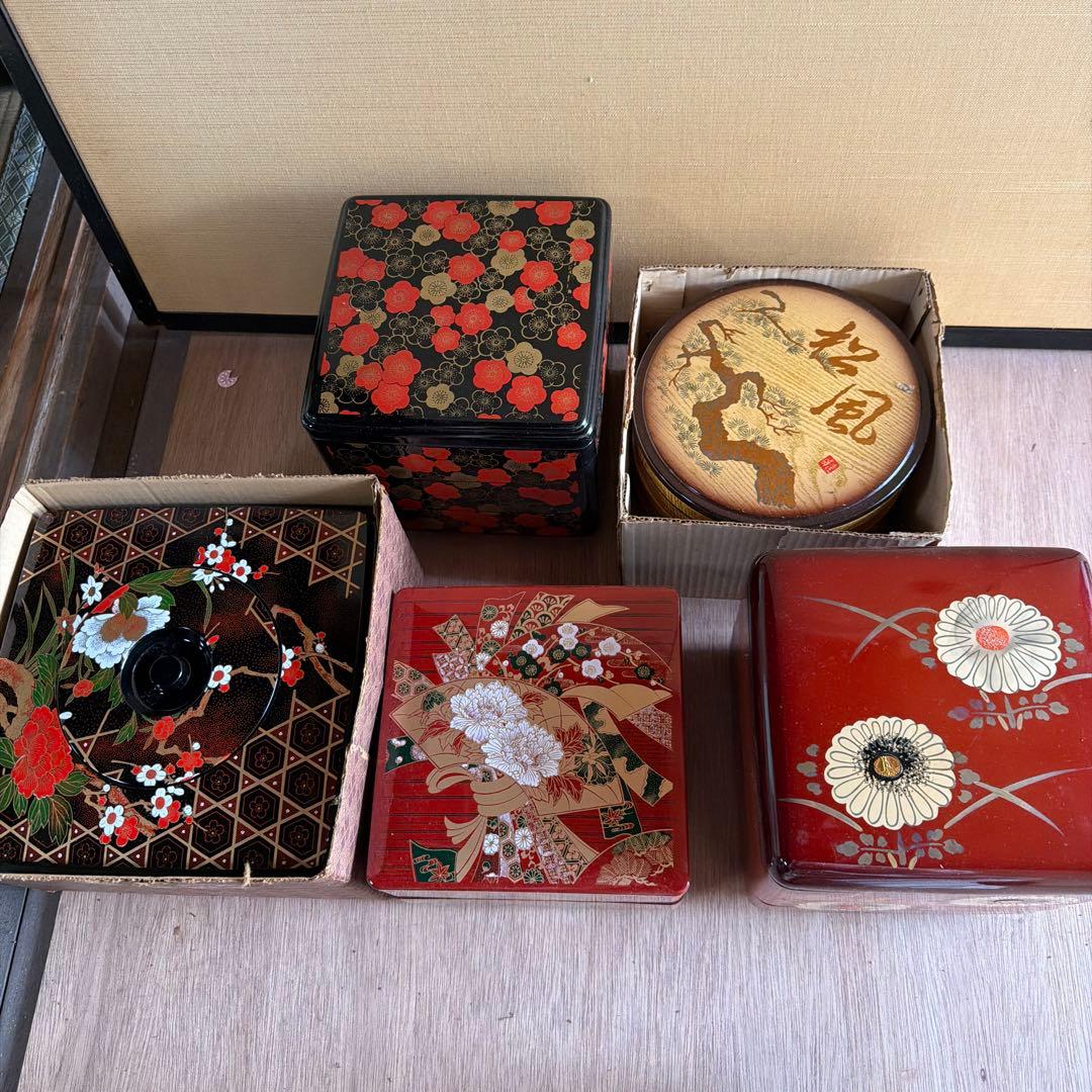 伝統的な日本の漆器重箱　5個セット