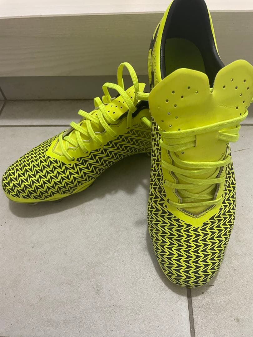 【美品】サッカースパイク28cm(アンダーアーマー)