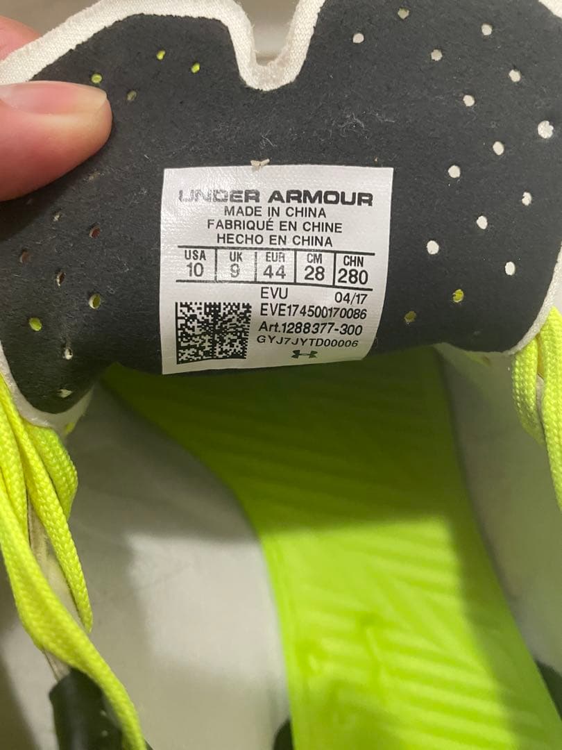 【美品】サッカースパイク28cm(アンダーアーマー)