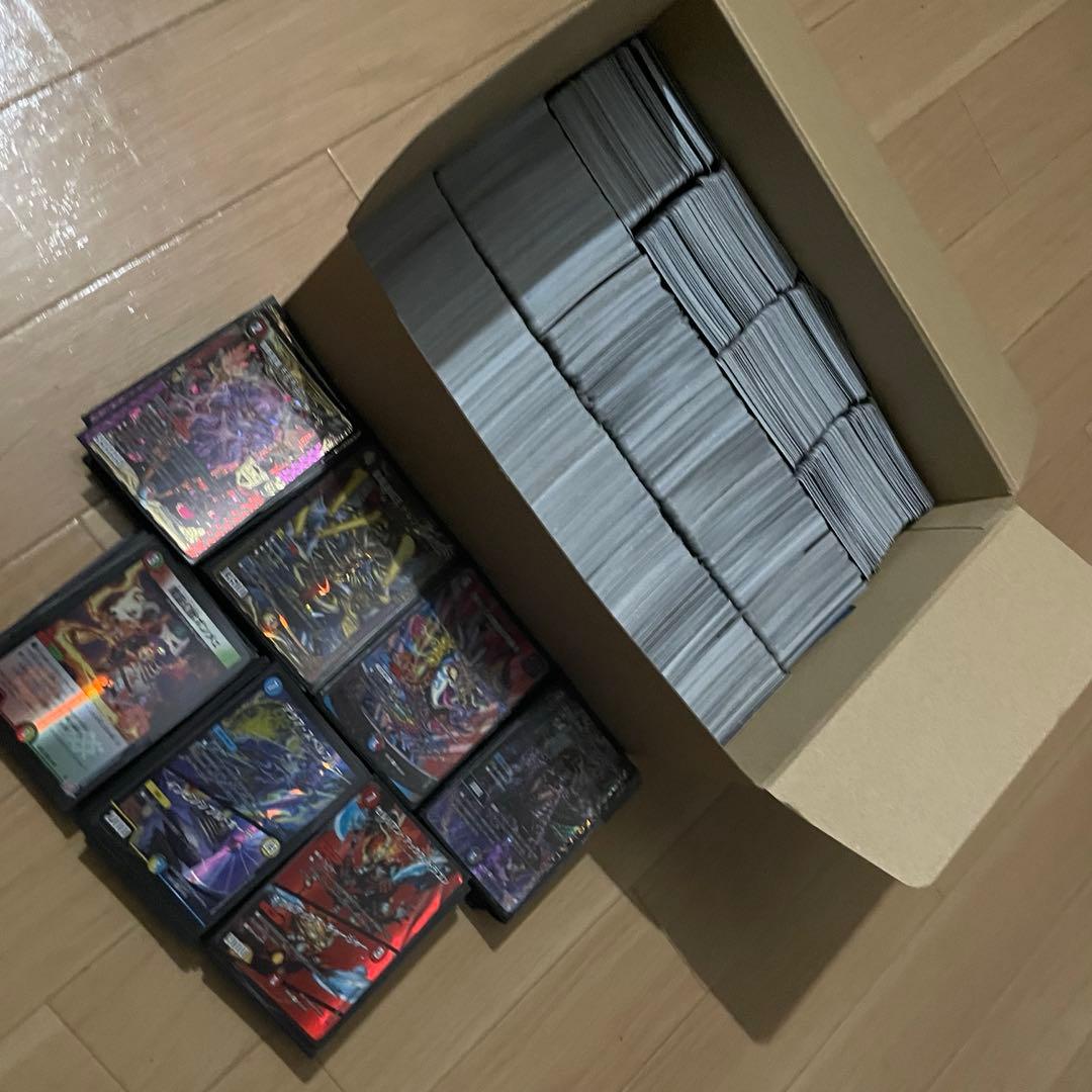 デ*屋様 デュエマ　引退品・まとめ売り 光り物333枚スリーブ付