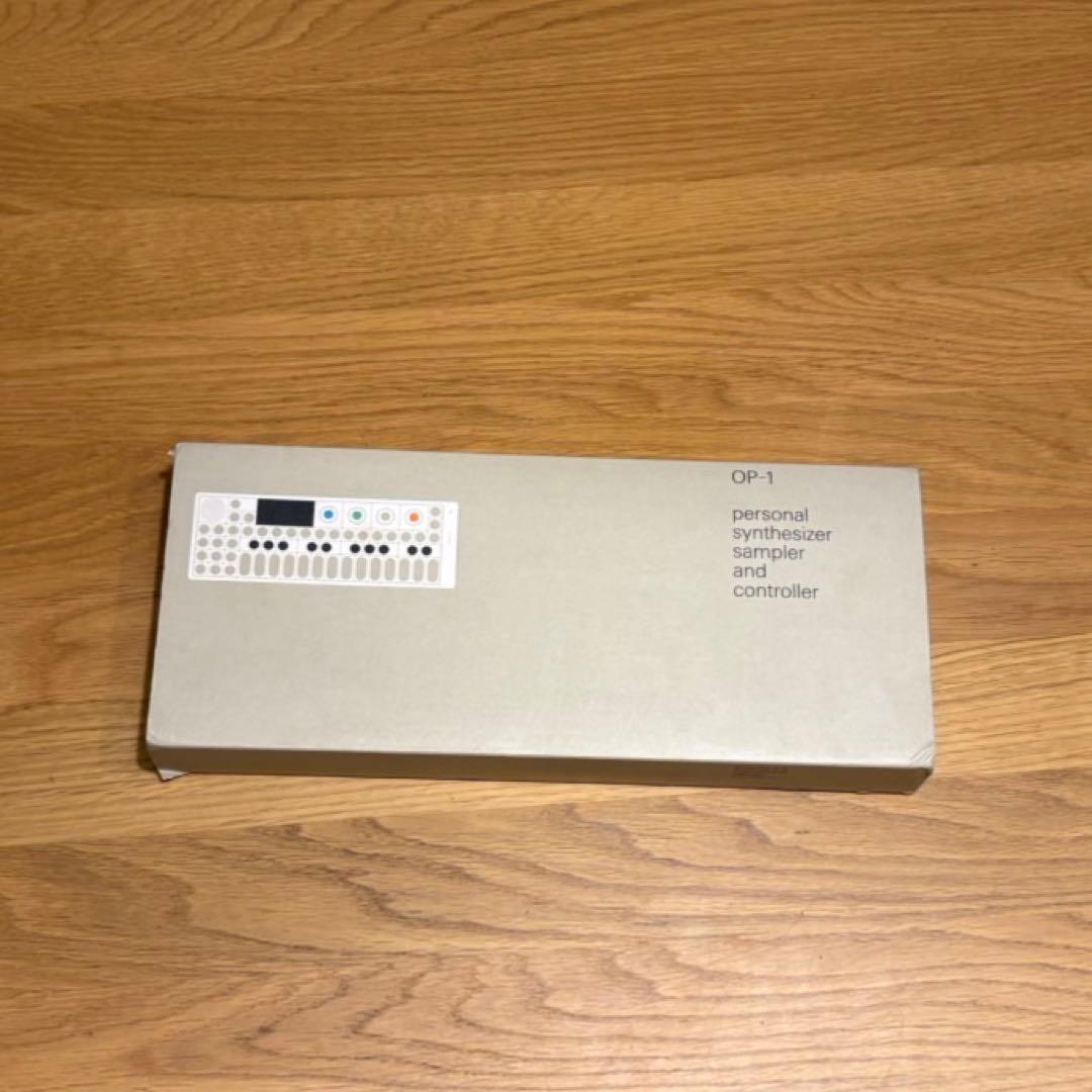 OP-1 シンセサイザー ホワイト