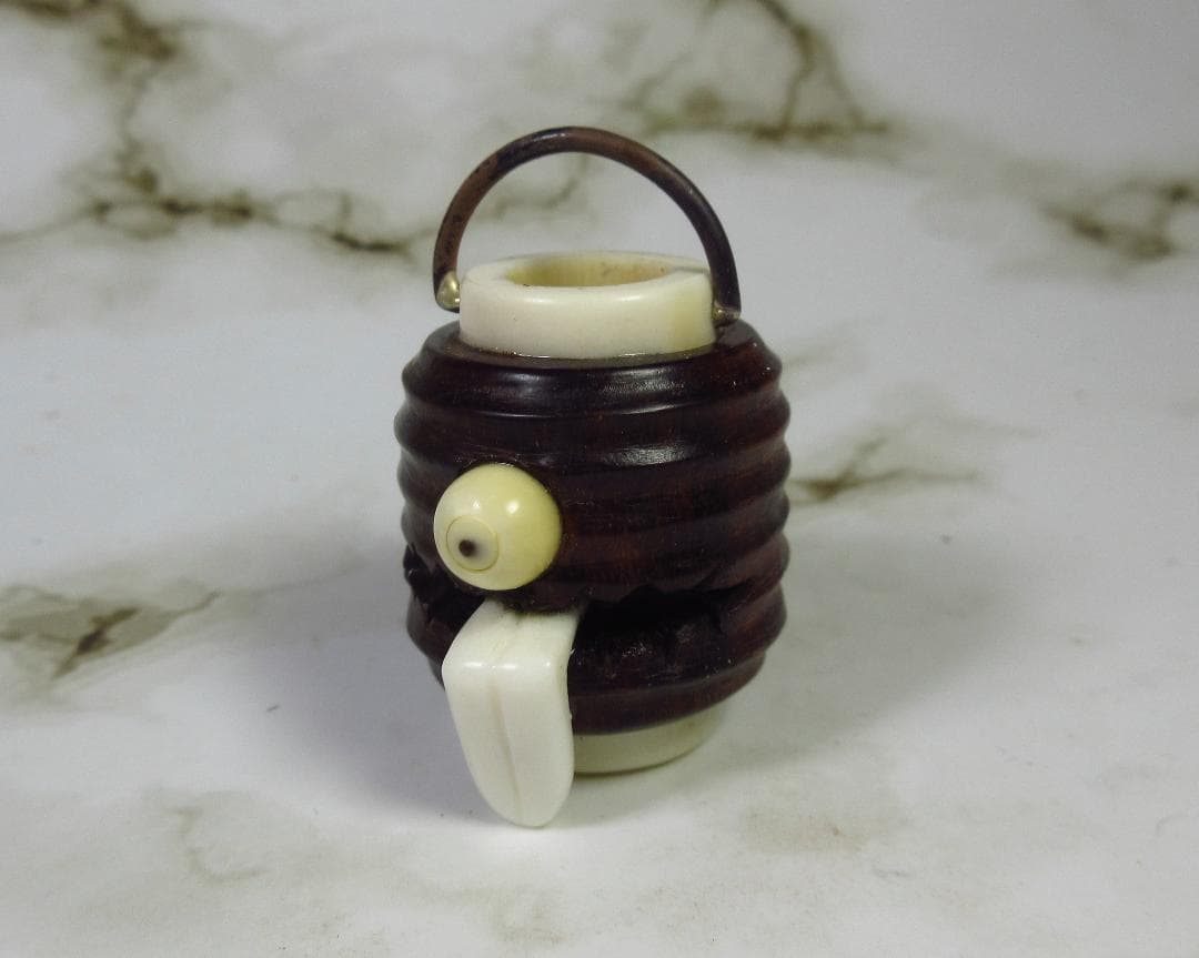 日本妖怪・お化け 「希少銘木・破れ提灯お化け」　　 緒締め 根付・提げ物